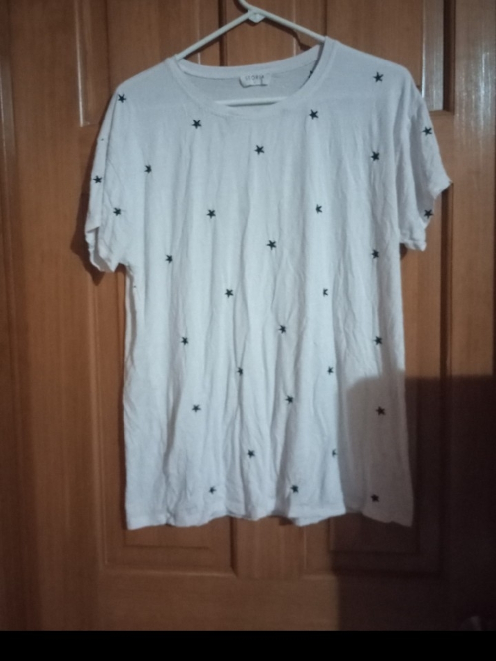 Storia White Short Sleeve Tee with Black Star Motif